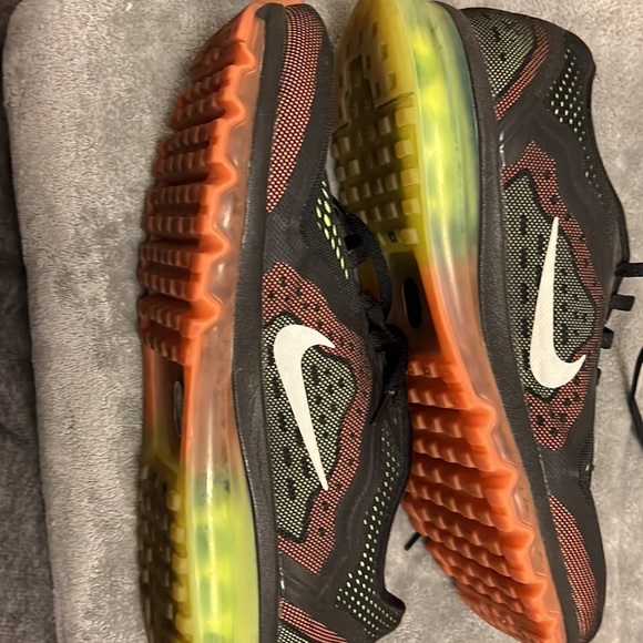 Nike - Picture 3 of 3